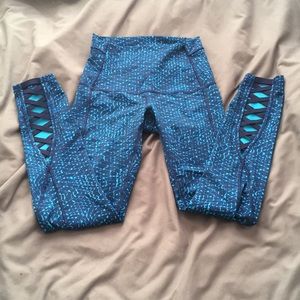 Lululemon yoga pants criss cross details size 4